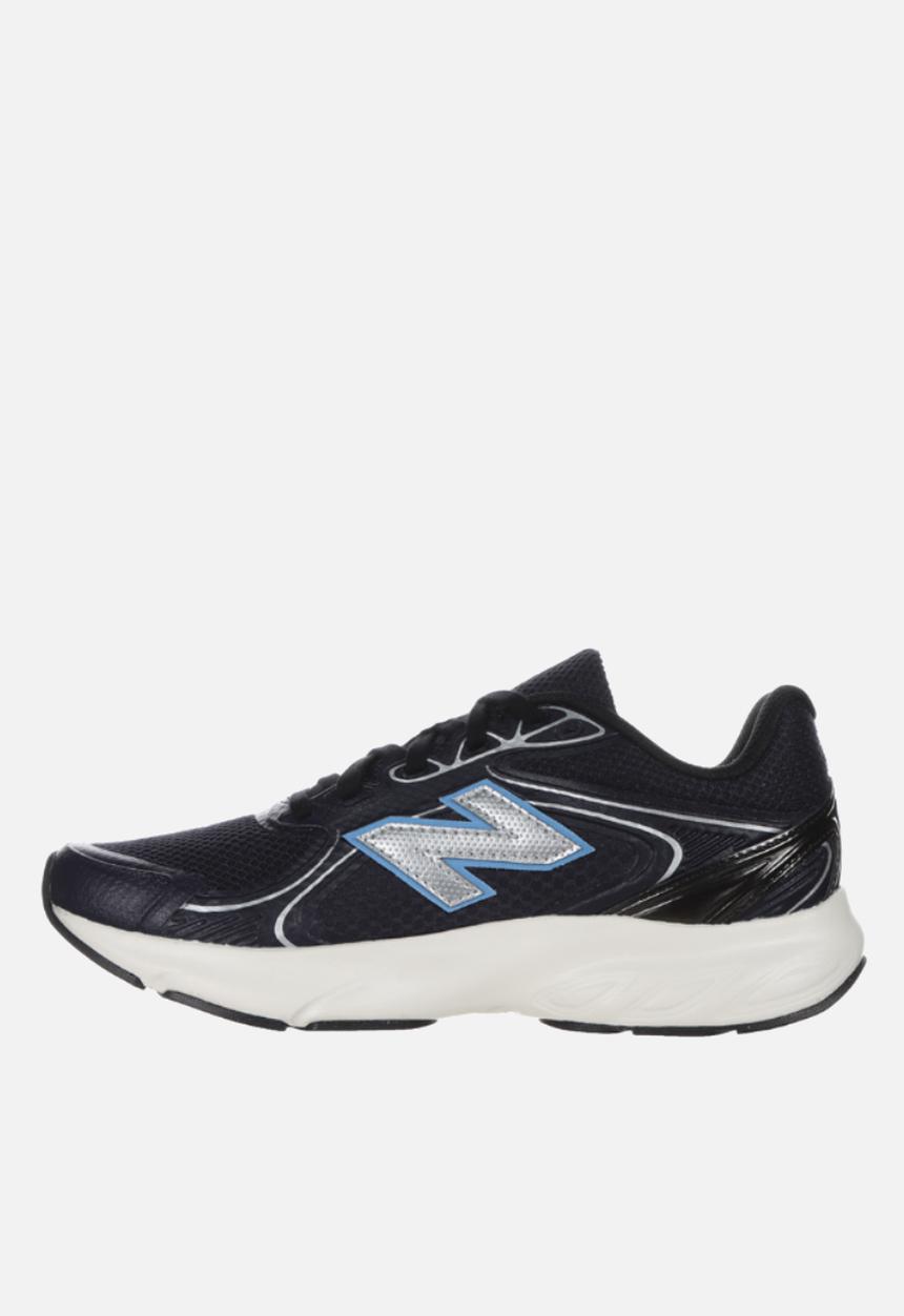 New Balance  - Fresh Foam Amaste