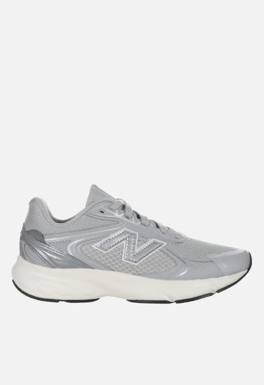 New Balance  - Fresh Foam Amaste