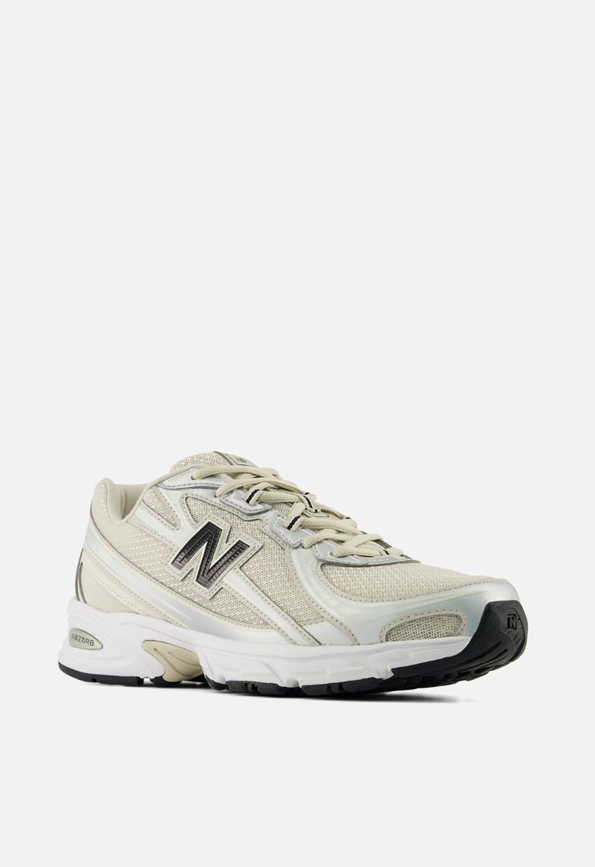 New Balance  - 740