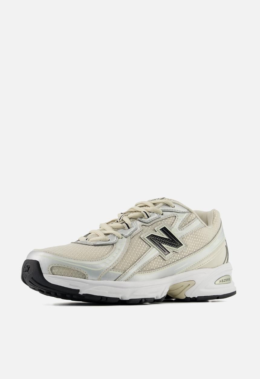New Balance  - 740
