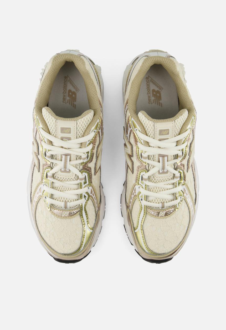 New Balance  - 740