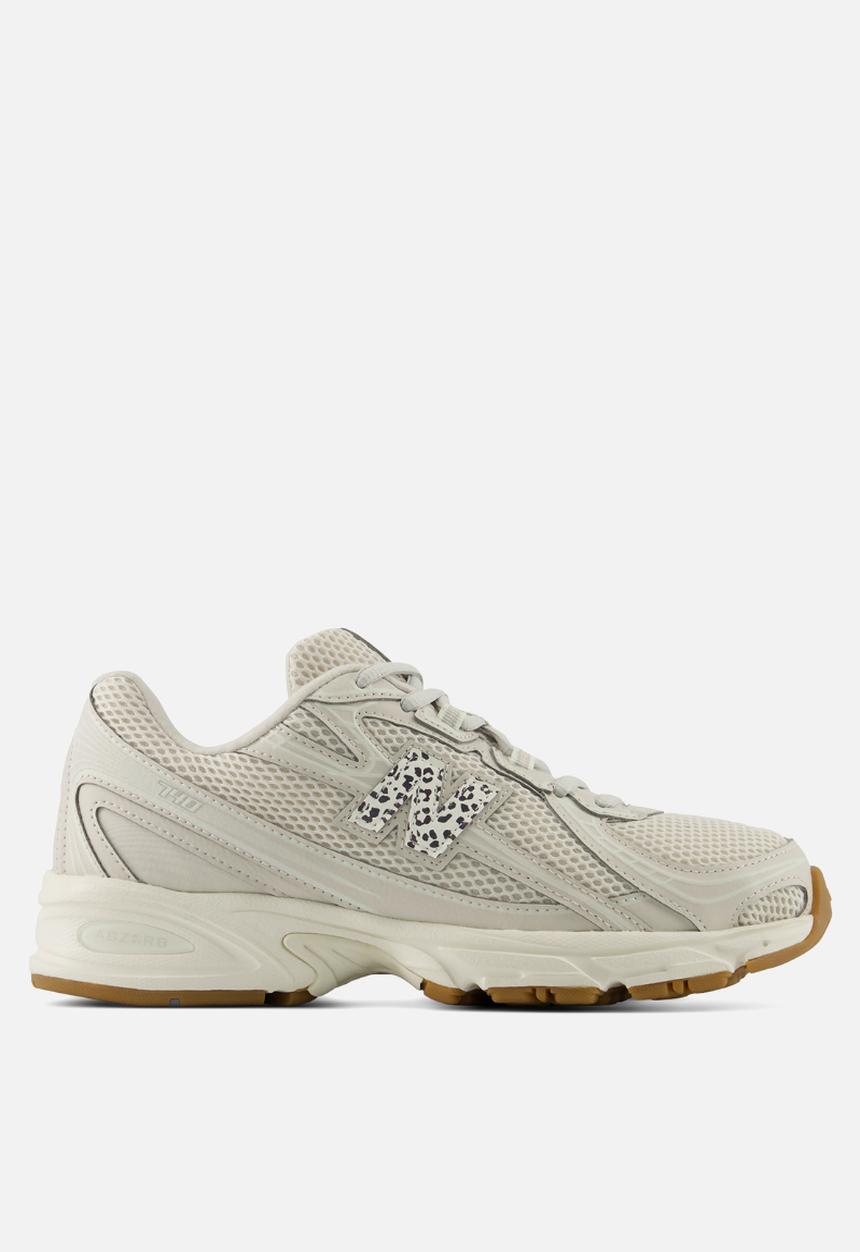 New Balance  - 740