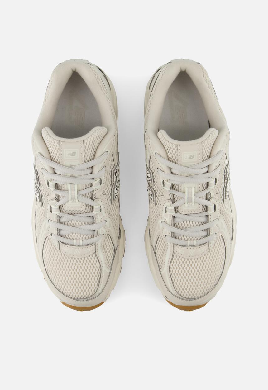 New Balance  - 740