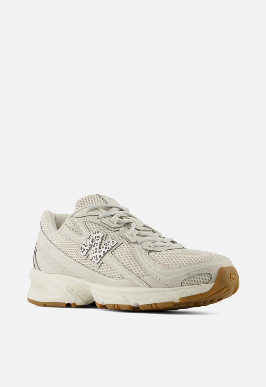New Balance  - 740
