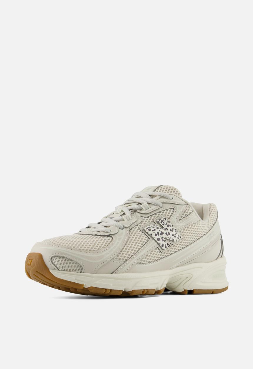 New Balance  - 740
