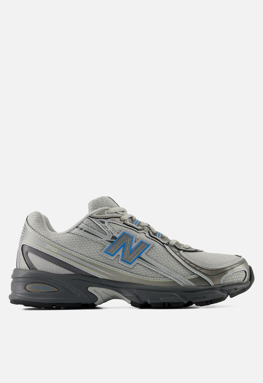 New Balance  - 740