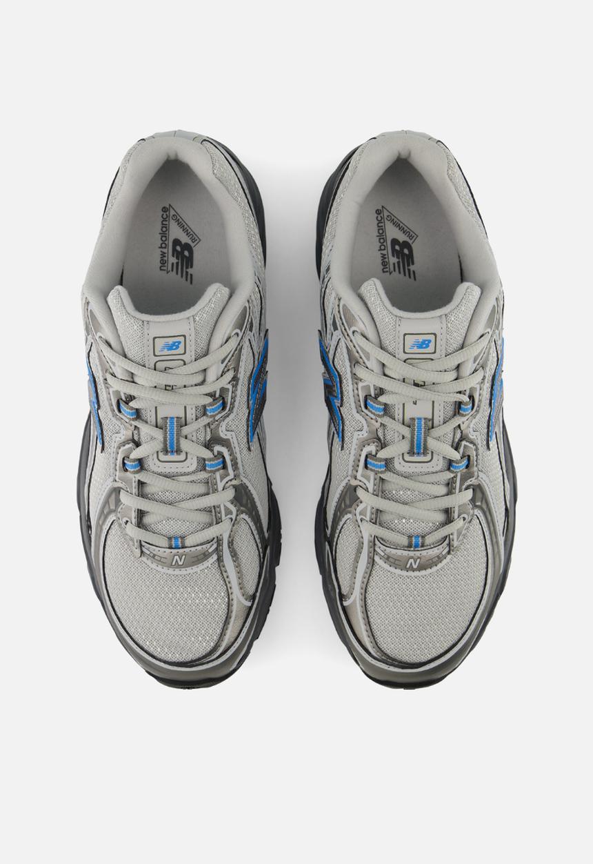 New Balance  - 740