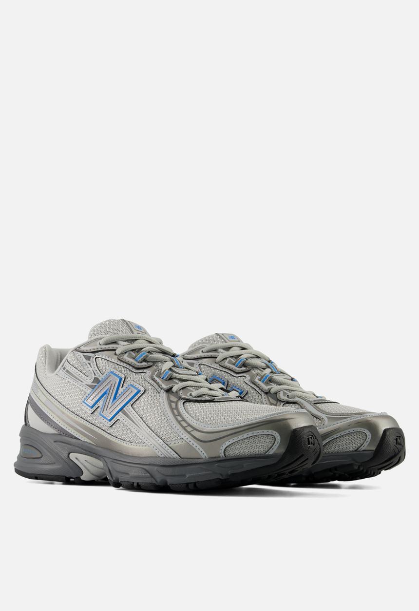 New Balance  - 740