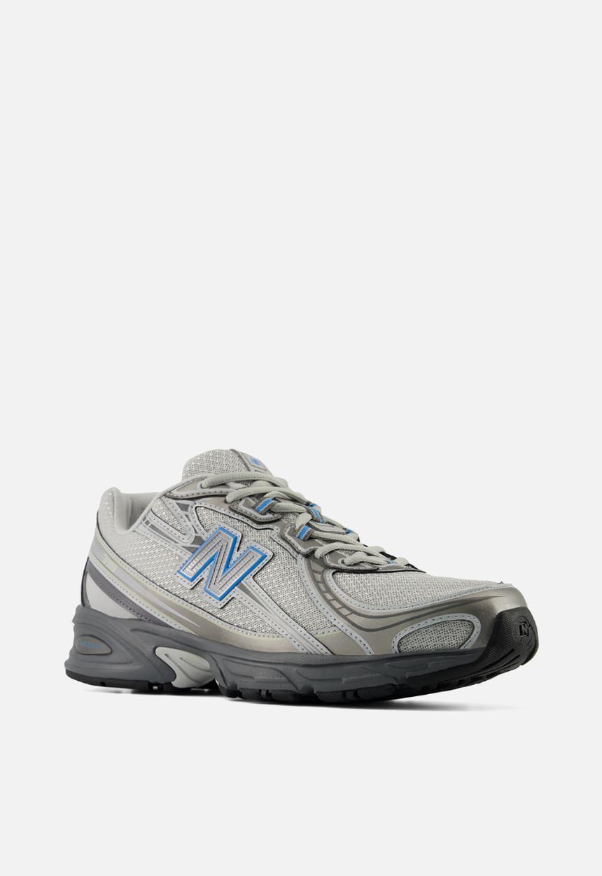New Balance  - 740