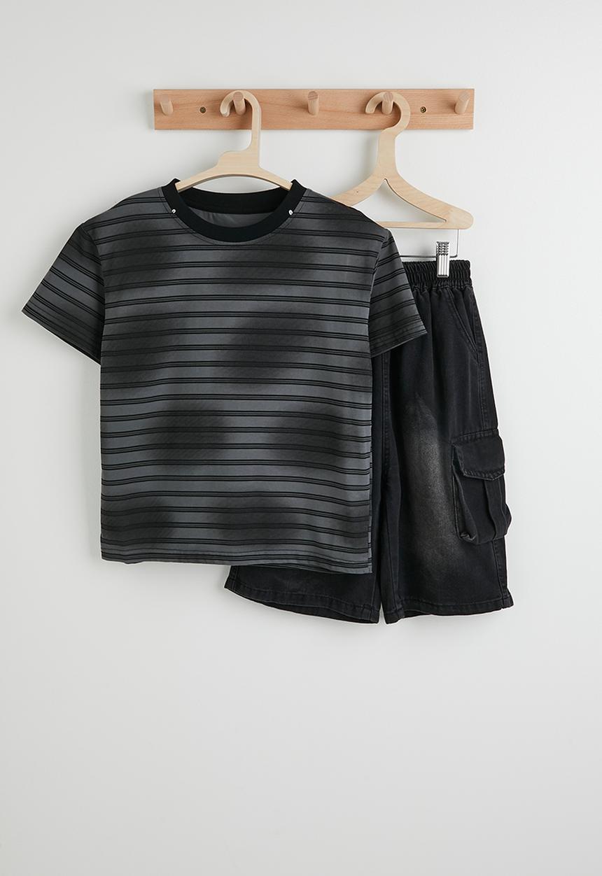 Pop Candy - Striped tee with denim cargo shorts - grey/black 