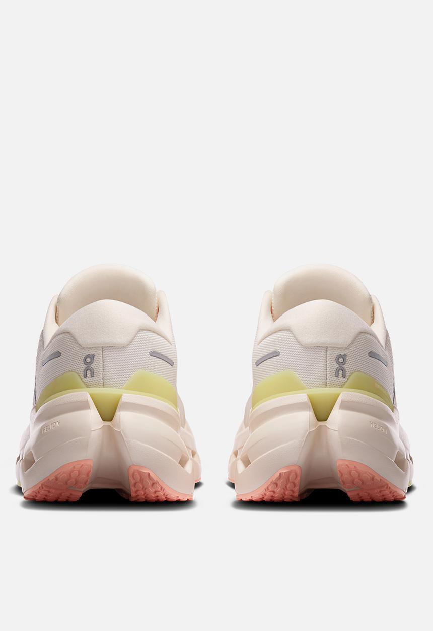 ON Running - Cloudrunner 3
