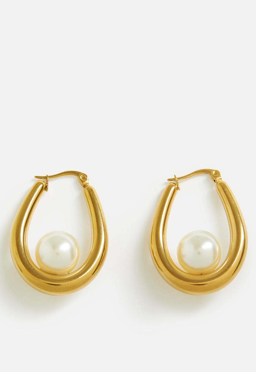 Zoe on Trend - Elegant pearl and hoop earrings  - gold