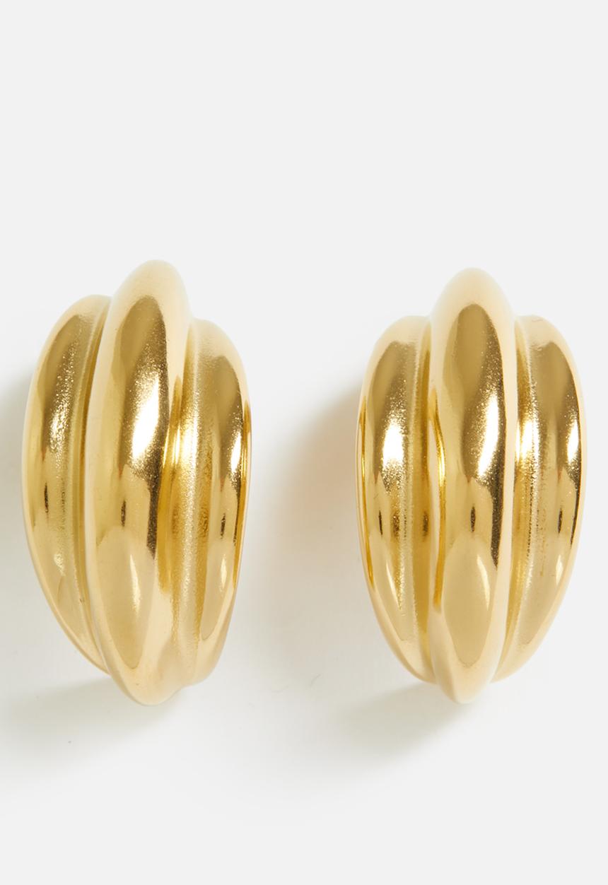 Zoe on Trend - Modern twisted hoop earrings  - gold