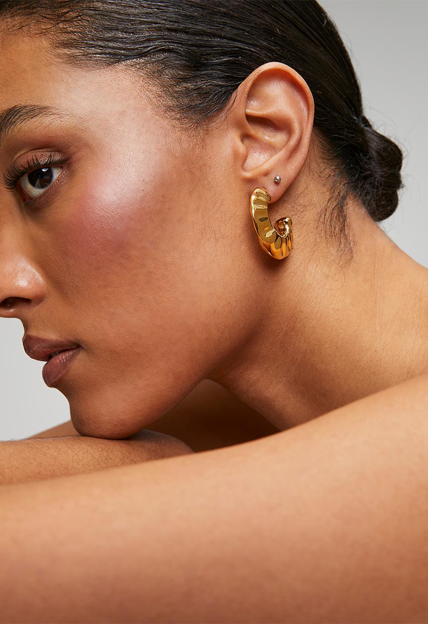 Zoe on Trend - Organic design earrings  - gold
