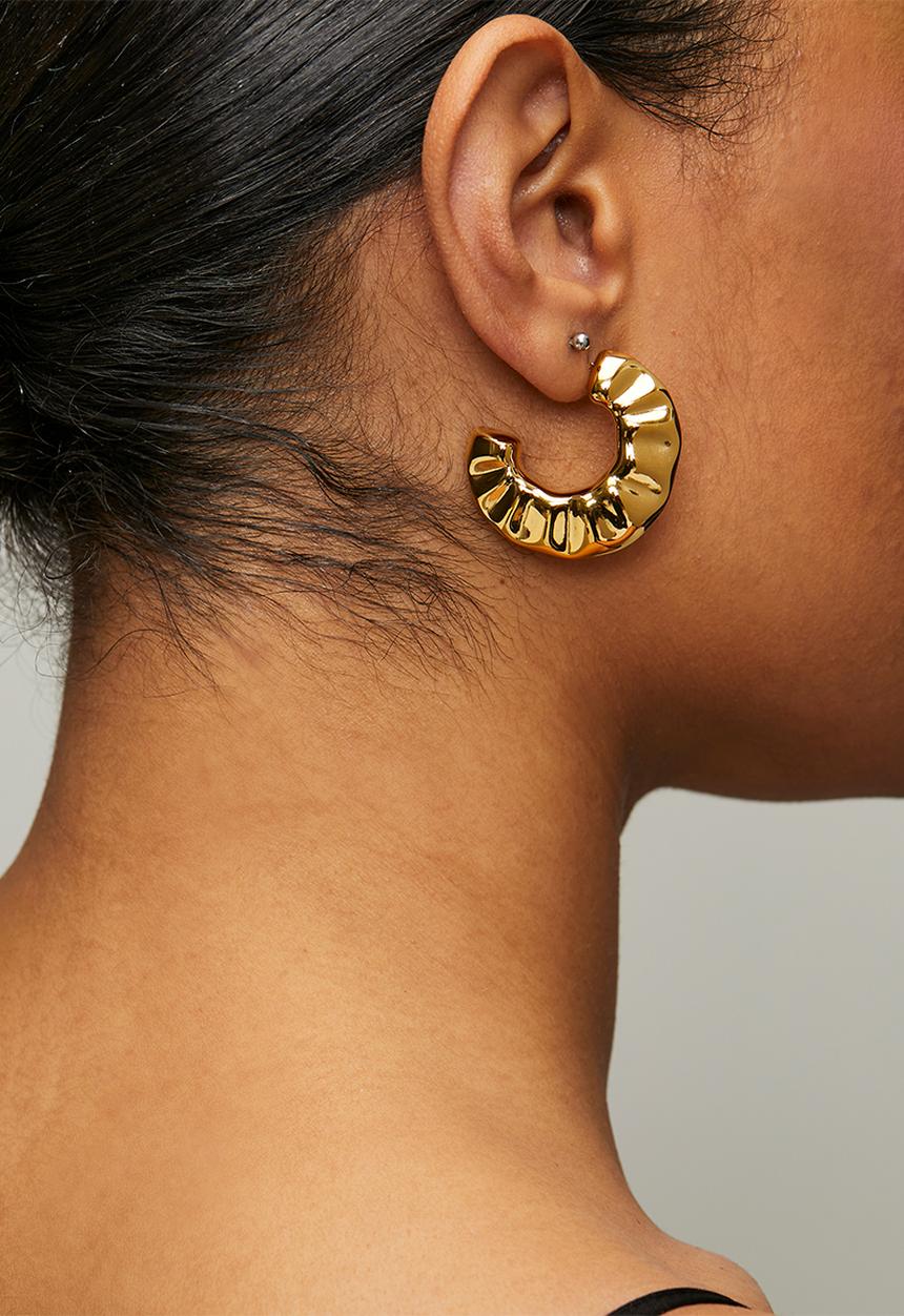 Zoe on Trend - Organic design earrings  - gold