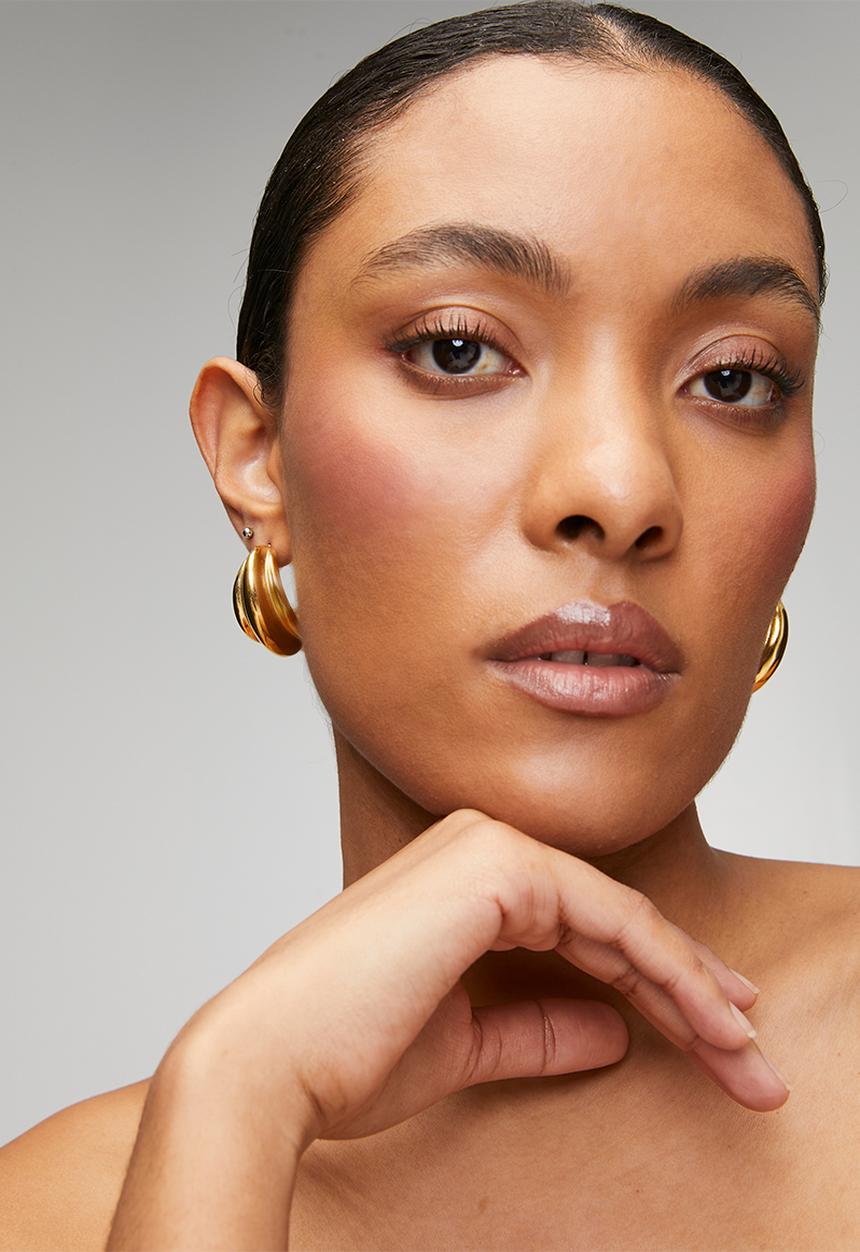 Zoe on Trend - Modern twisted hoop earrings  - gold