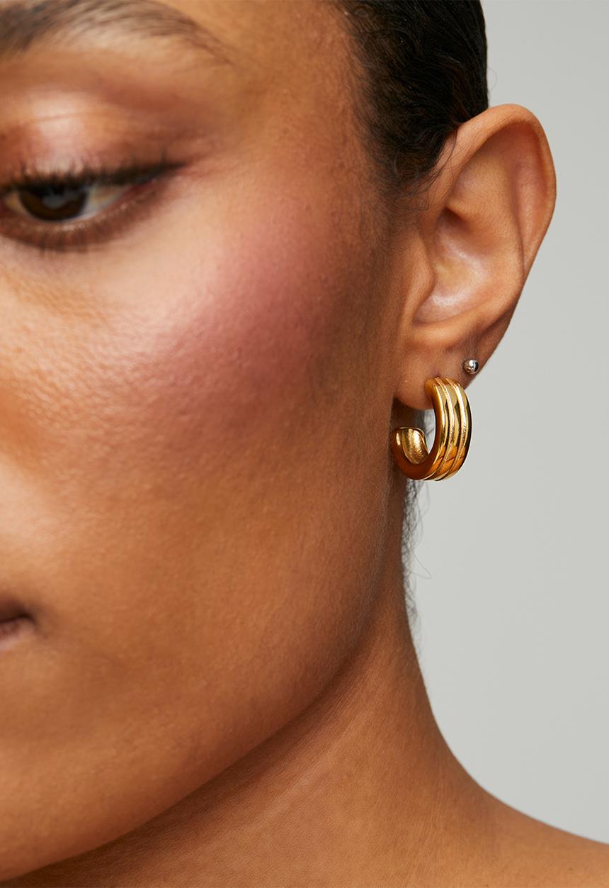 Zoe on Trend - Classic triple-row hoop earrings  - gold