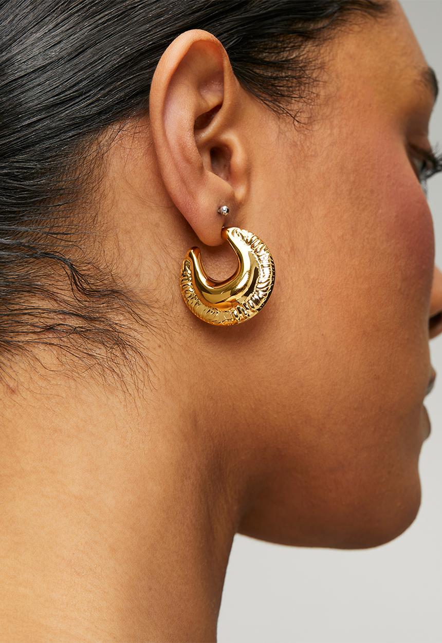 Zoe on Trend - Stylish hoop earrings - gold