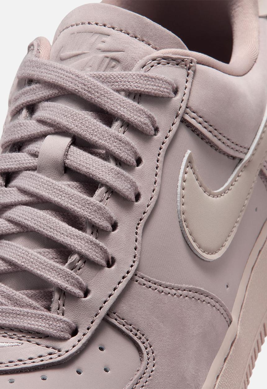 Nike - W Air Force 1 Retro Prm Ess