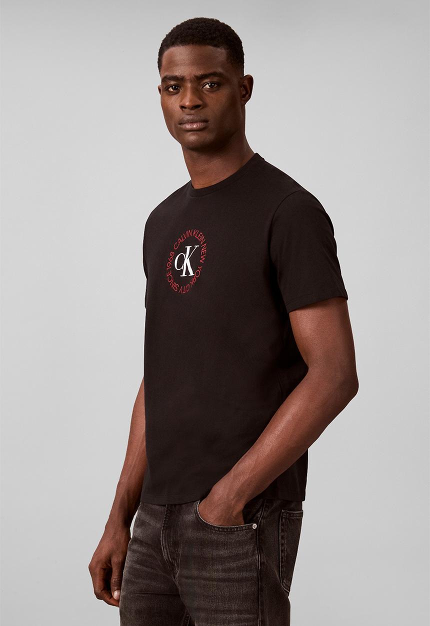 Calvin Klein - Short Sleeve 30S Whsl Ck Word Circle Graphic Tee - Black
