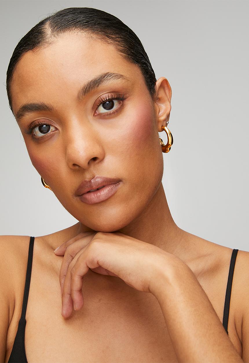 Zoe on Trend - Stylish organic hoop earrings  - gold