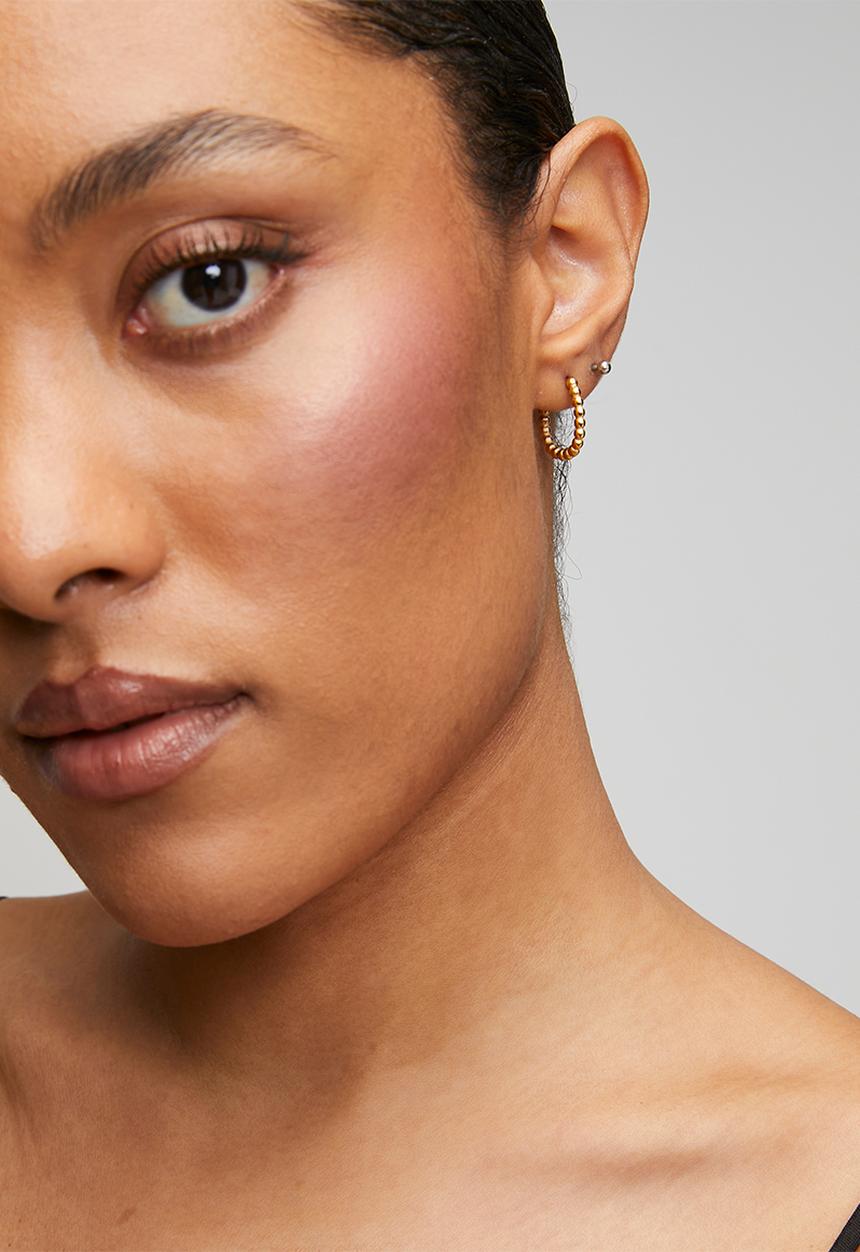 Zoe on Trend - Funky bead hoop earrings  - gold