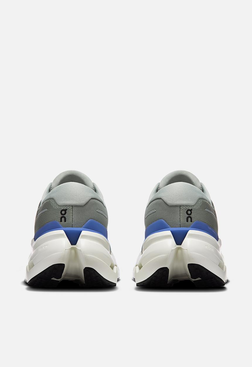 ON Running - Cloudrunner 3