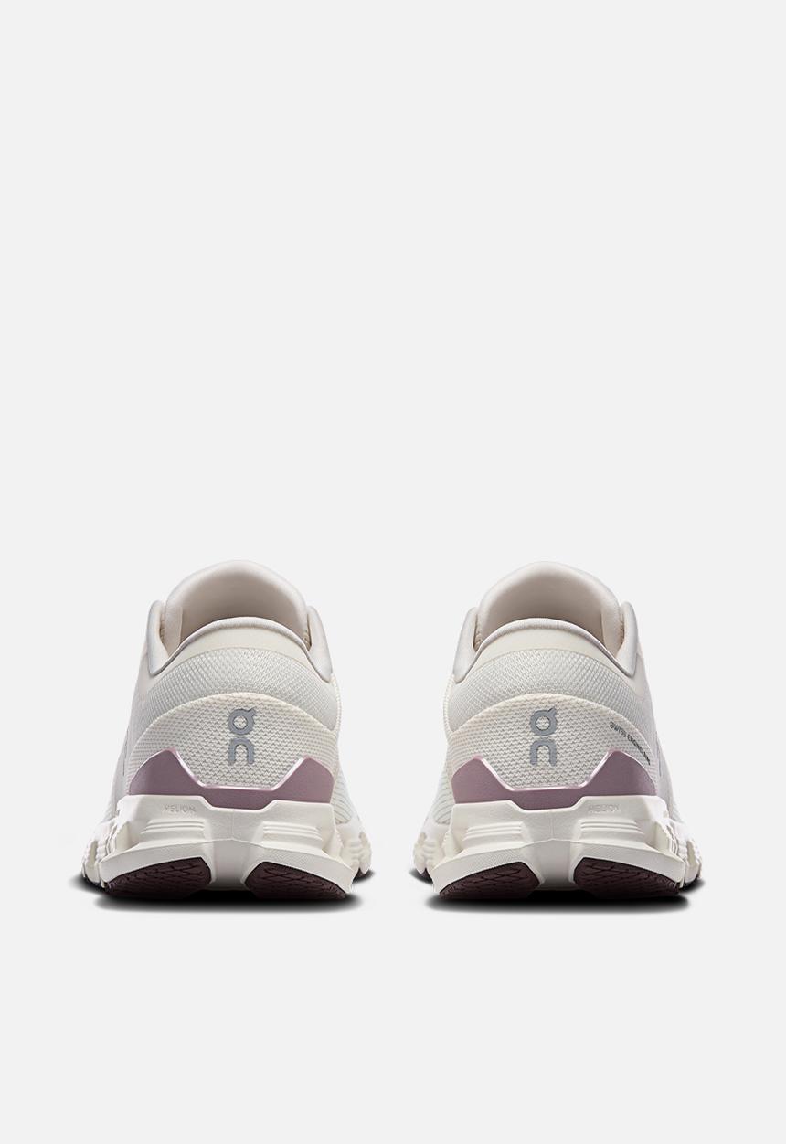 ON Running - Cloud X 4