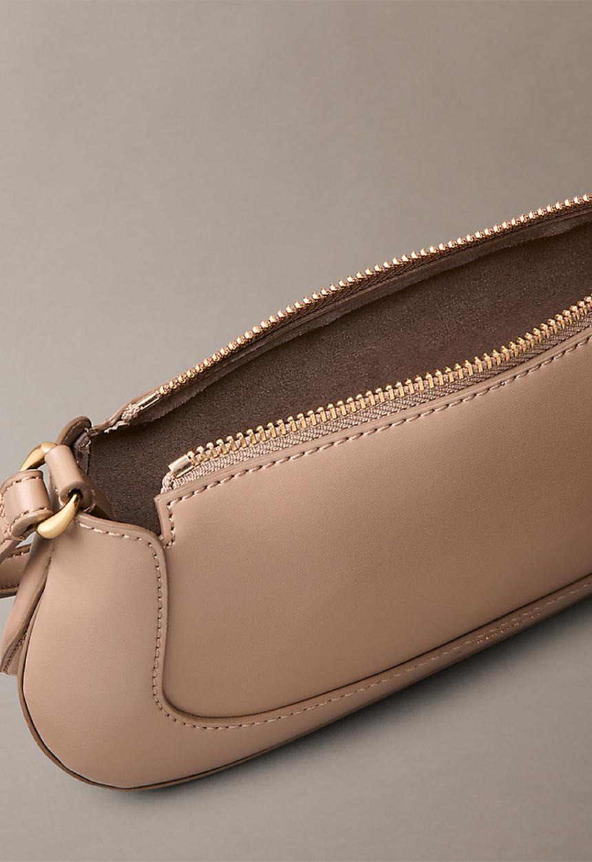Calvin Klein - Hardware zip crossbody- desert taupe