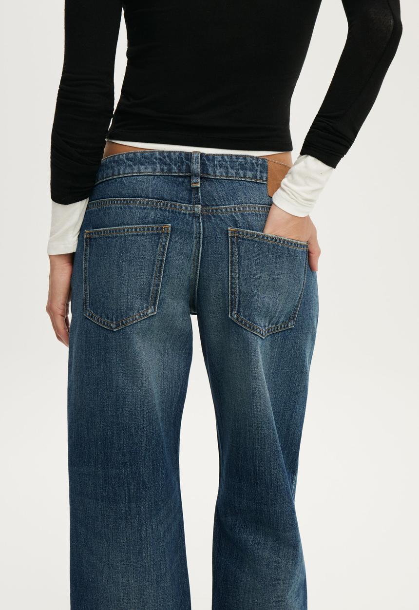 Cotton On - Low Rise Straight Jean - Grazed Blue Ripped