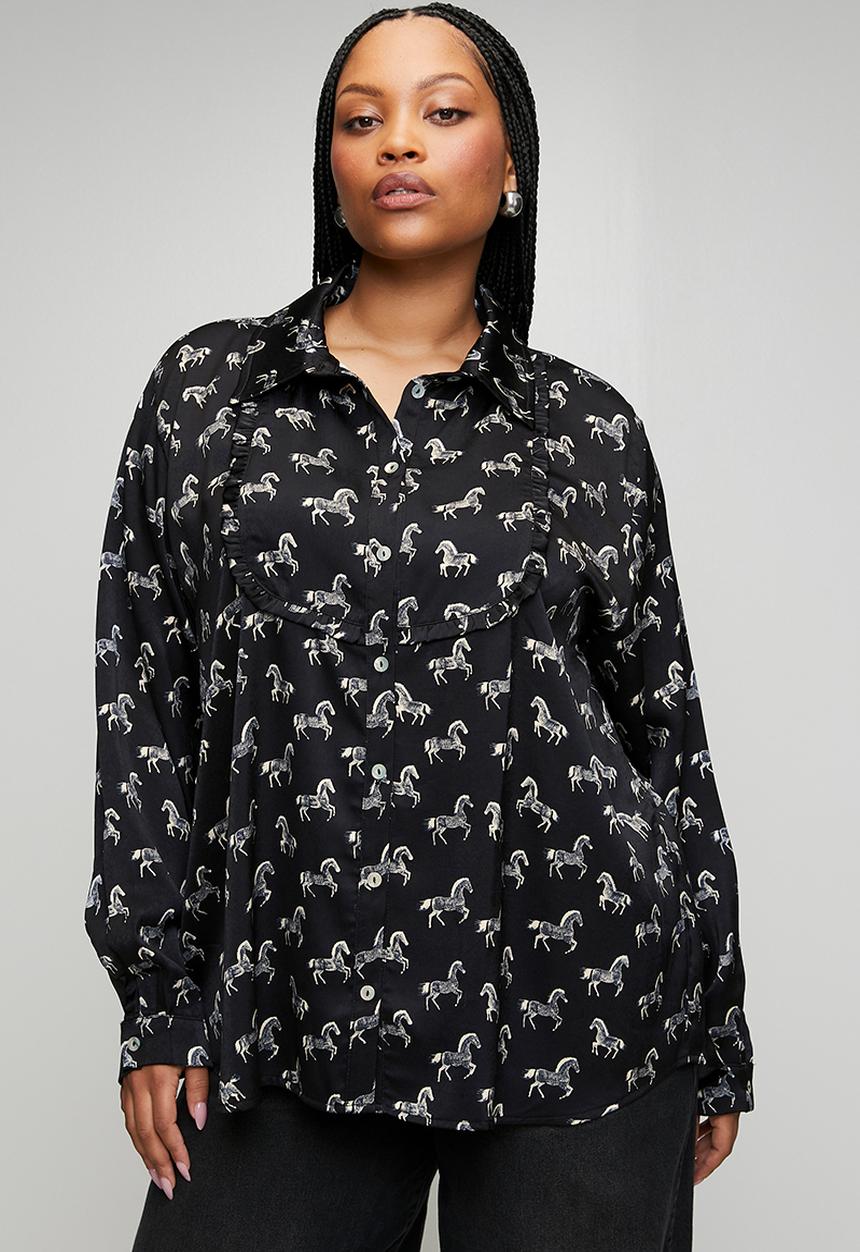 Me&B - Plus Printed Shirt in Horse Novelty - Black