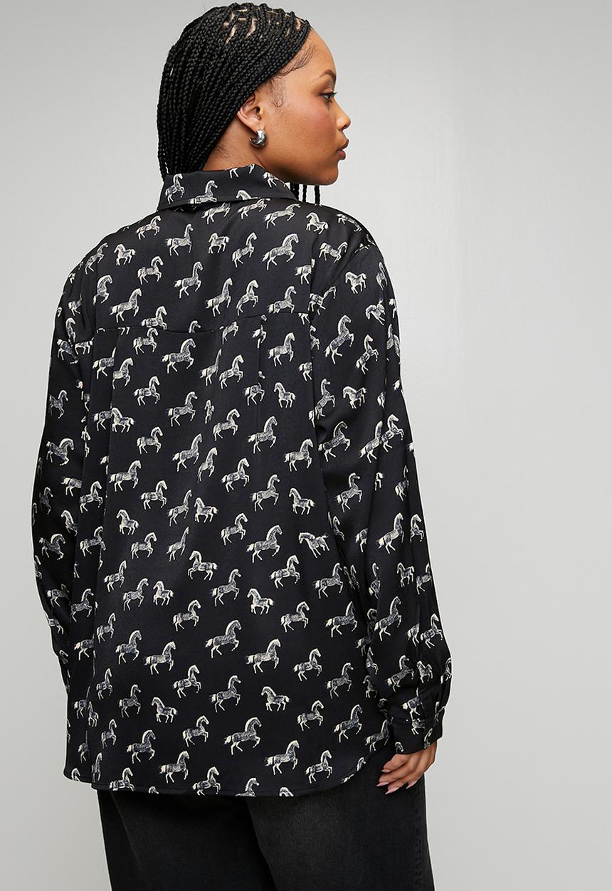 Me&B - Plus Printed Shirt in Horse Novelty - Black