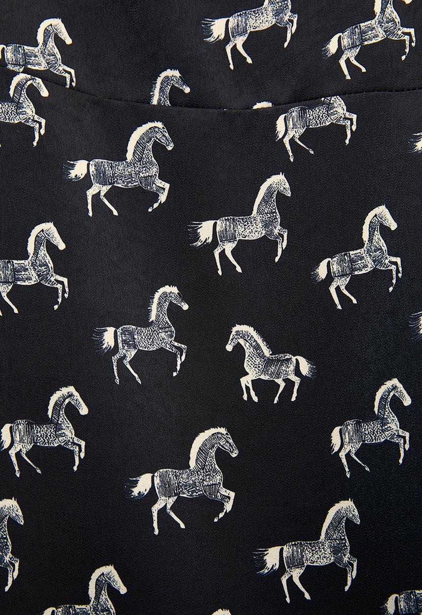 Me&B - Plus Printed Shirt in Horse Novelty - Black