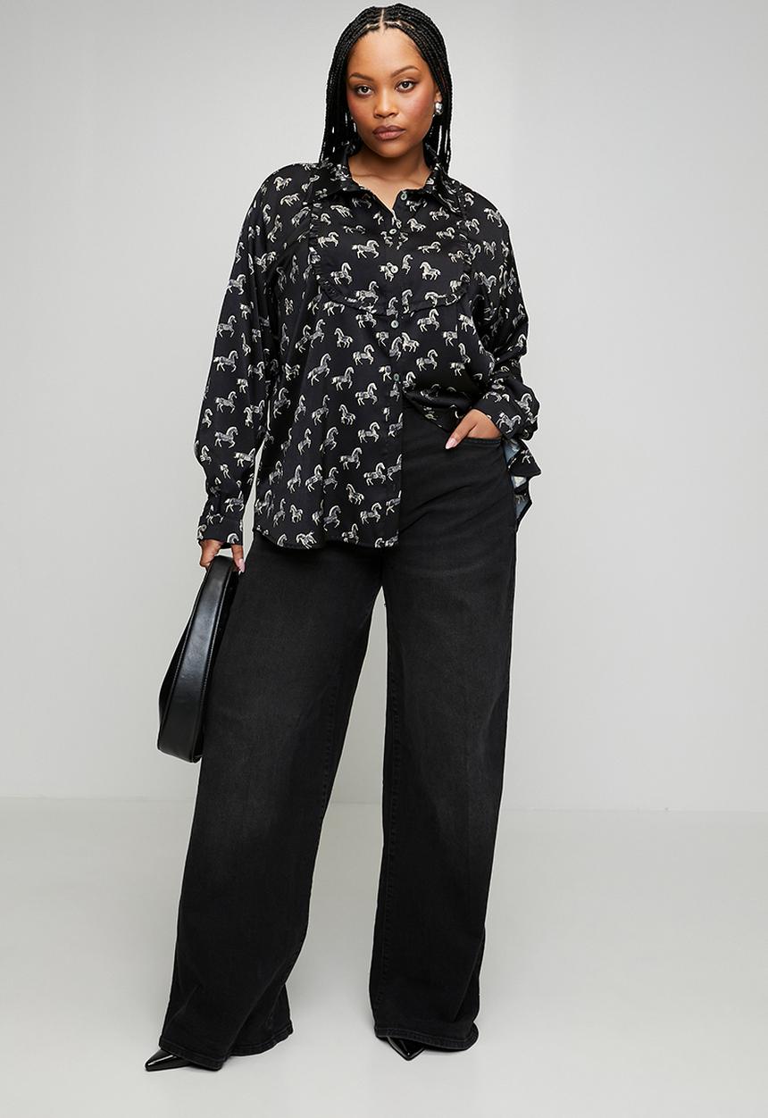 Me&B - Plus Printed Shirt in Horse Novelty - Black