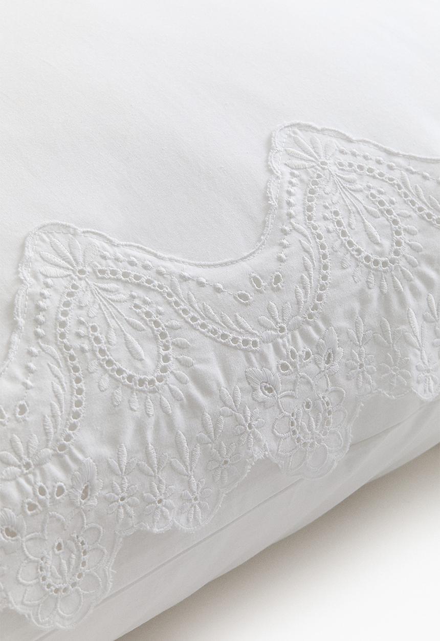 H&M - Lace-trimmed pillowcase - white