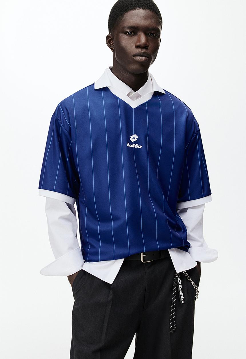 H&M - Loose fit football shirt - blue/lotto