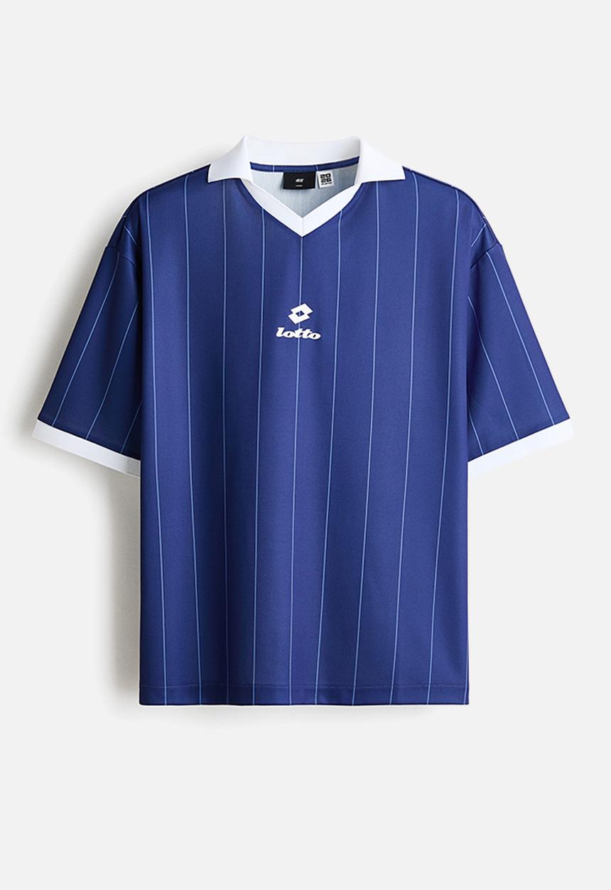 H&M - Loose fit football shirt - blue/lotto