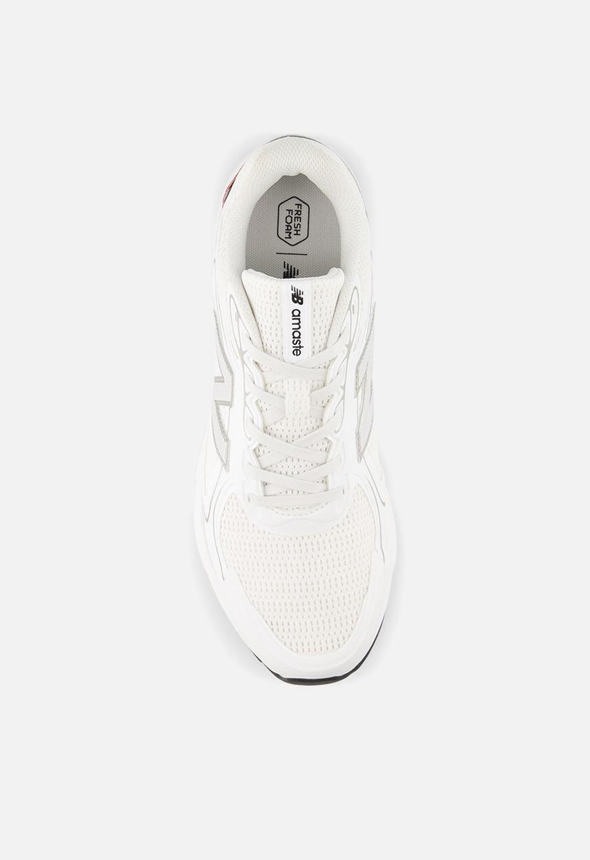 New Balance  - Fresh Foam Amaste - white