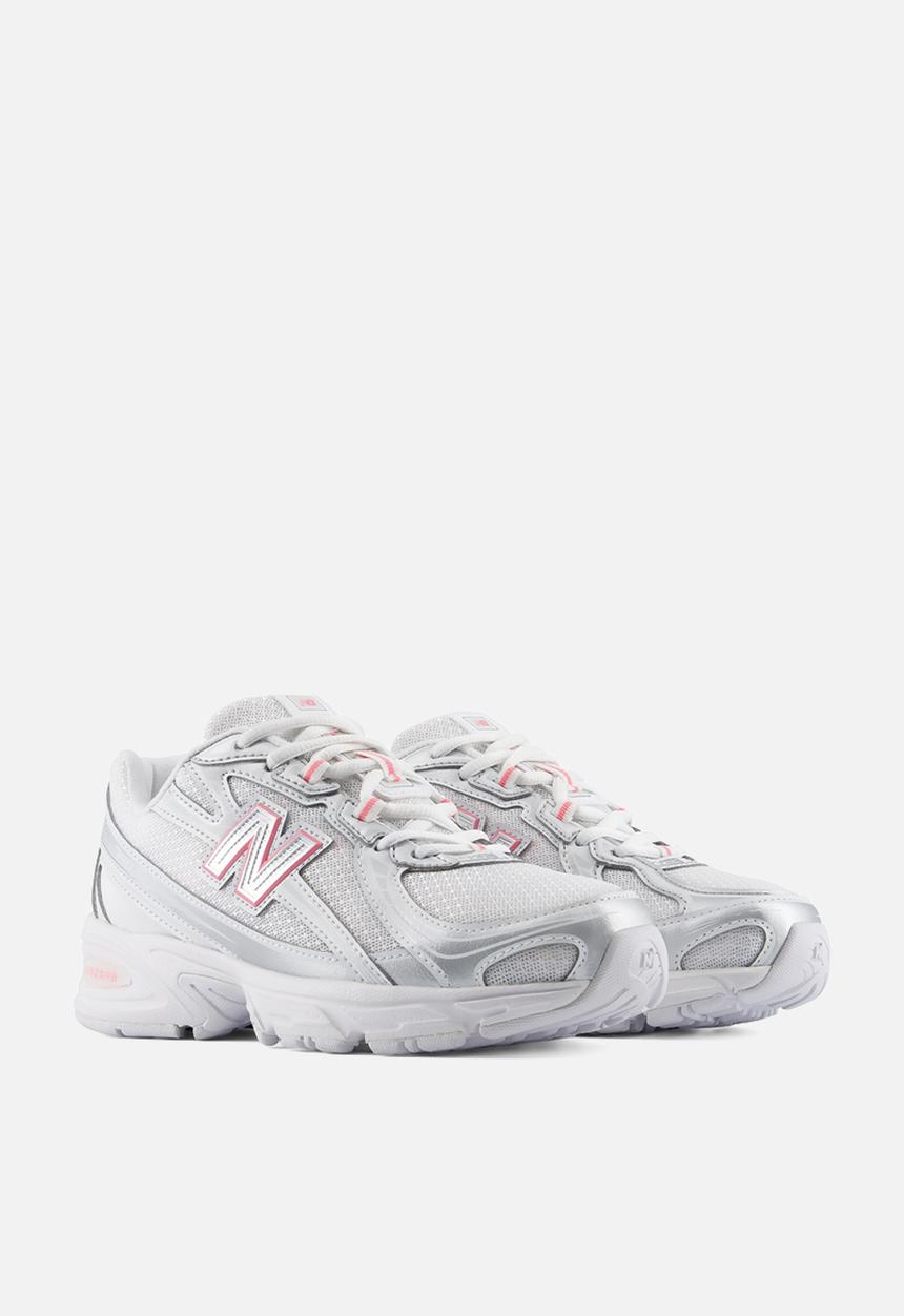 New Balance  - 740 Grade School
