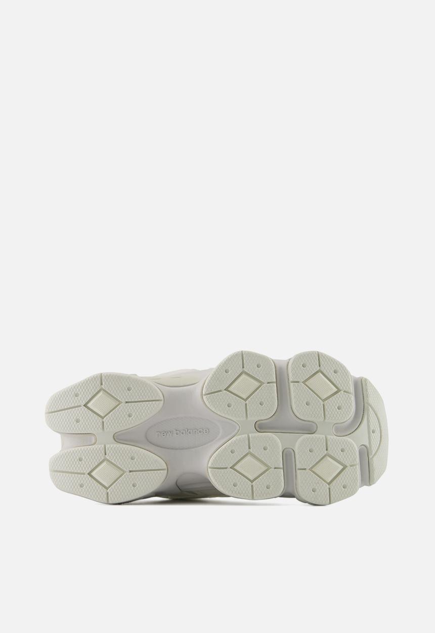 New Balance  - 9060 pre school