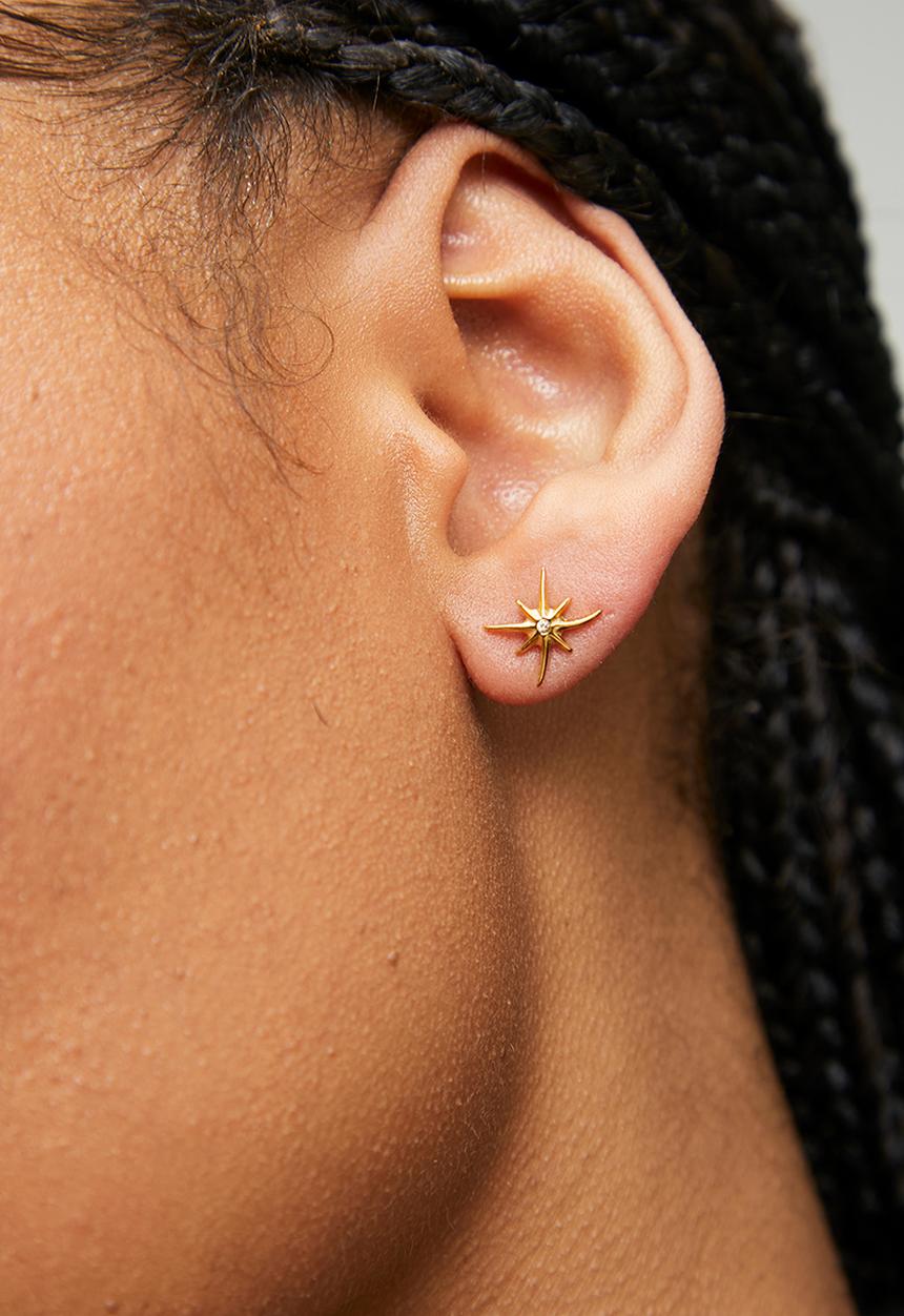 Zoe on Trend - Trendy organic star earrings  - gold