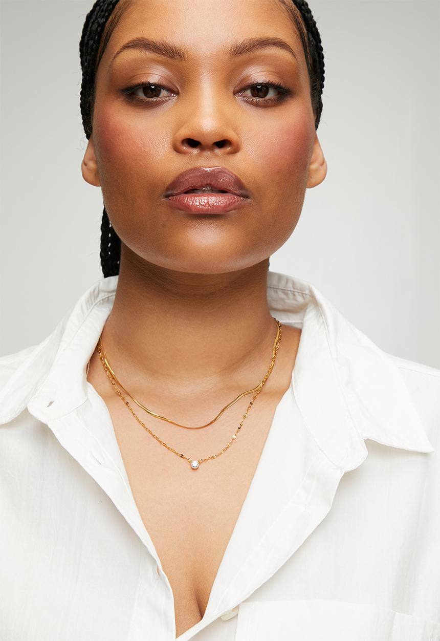 Zoe on Trend - Stylish valentino necklace  - gold