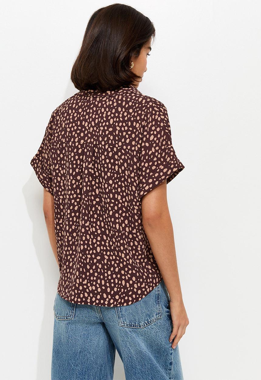 New Look - Relaxed Spot Print Short Sleeve Shirt - Brown