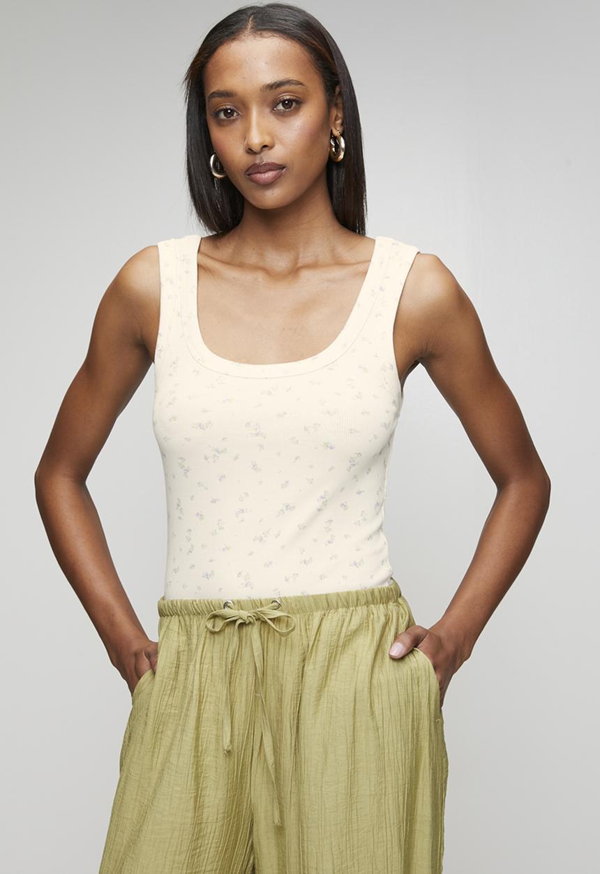 New Look - Floral wide trim scoop vest - white