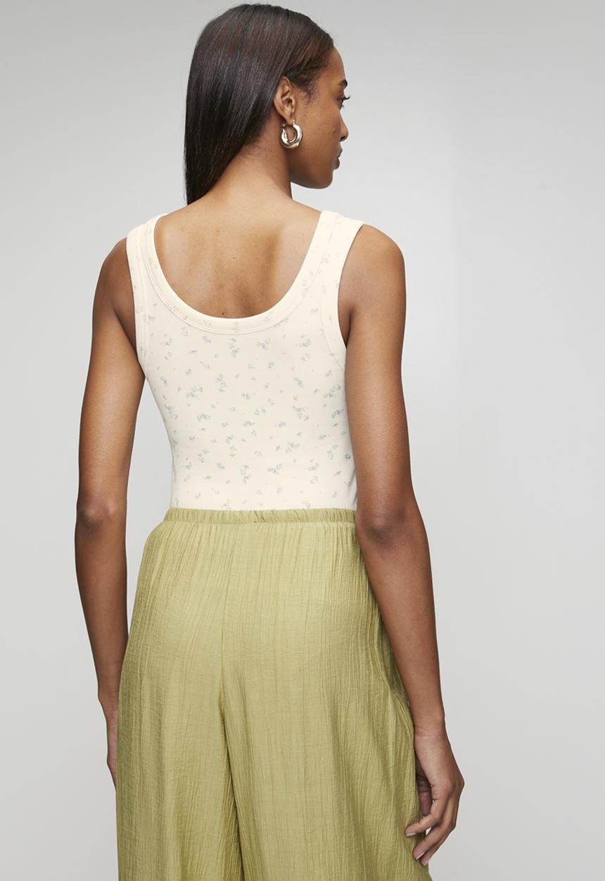 New Look - Floral wide trim scoop vest - white