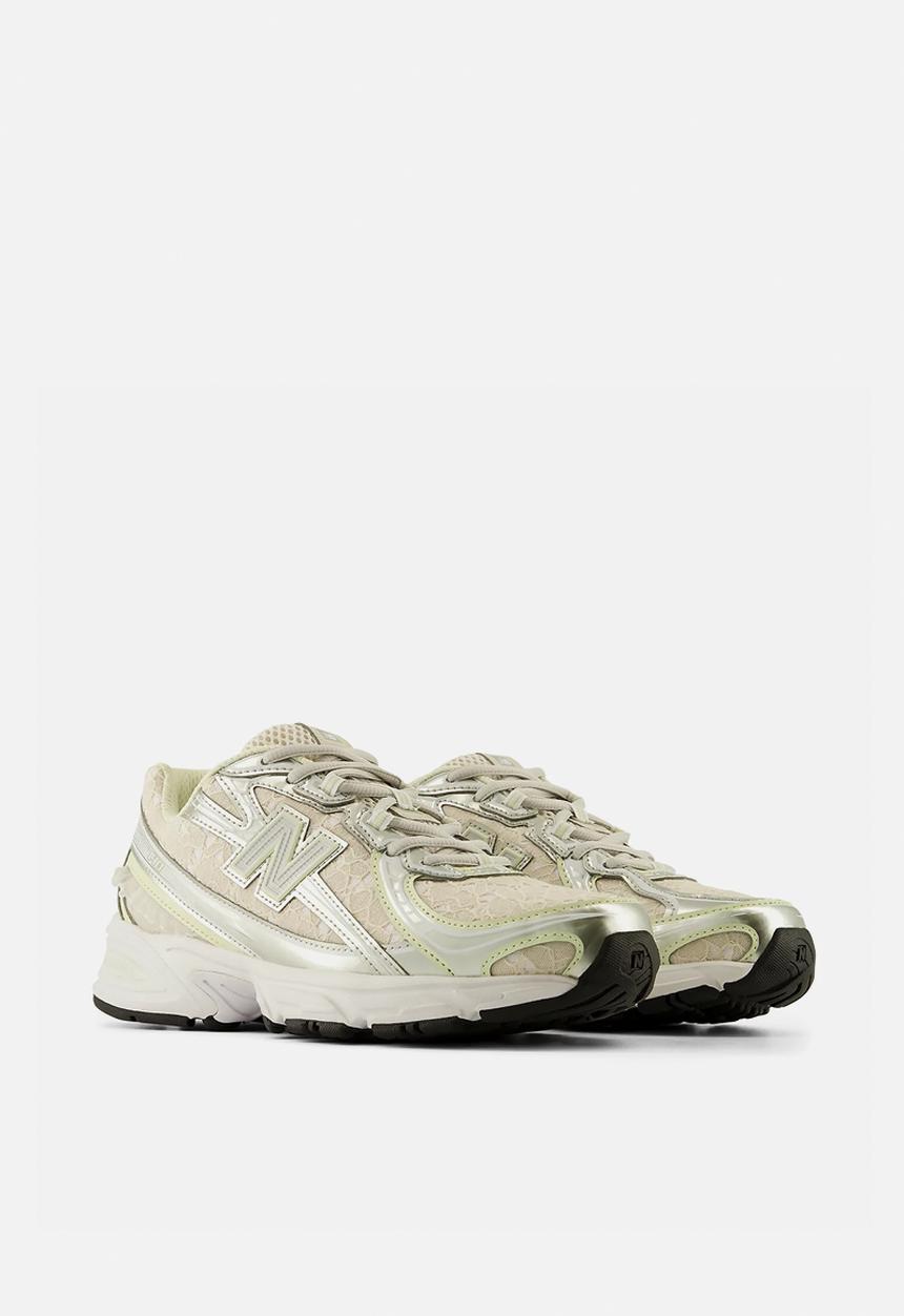 New Balance  - 740 - Moonbeam with Light Silver Metallic
