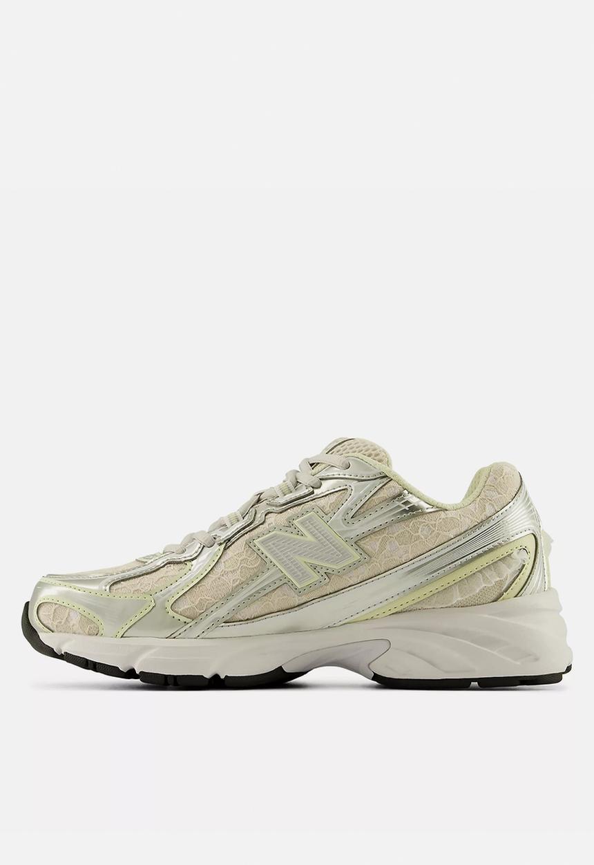 New Balance  - 740 - Moonbeam with Light Silver Metallic