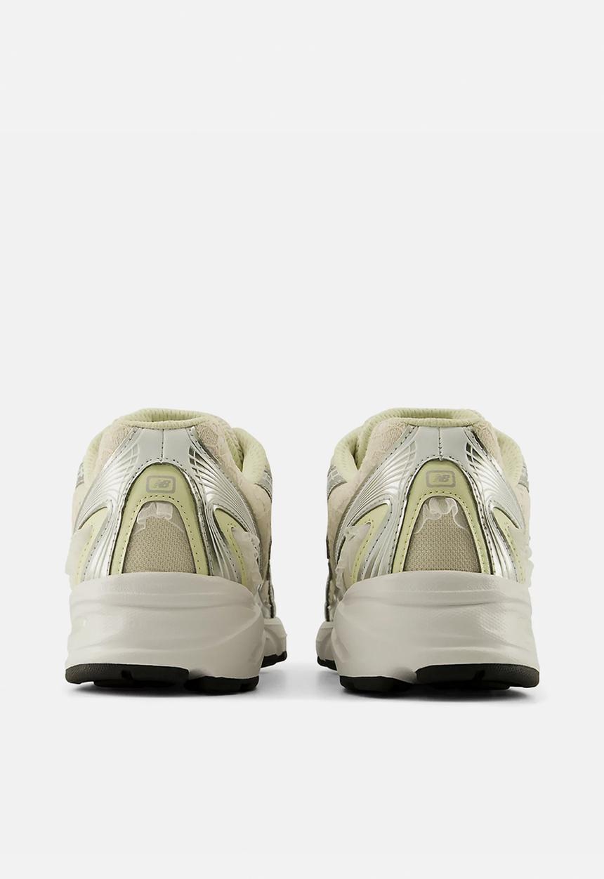 New Balance  - 740 - Moonbeam with Light Silver Metallic
