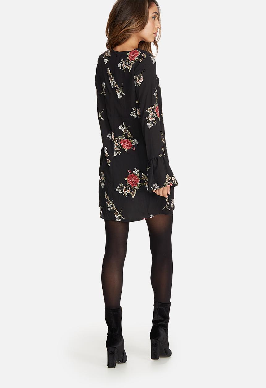 Missguided - Floral print fluted sleeve shift dress