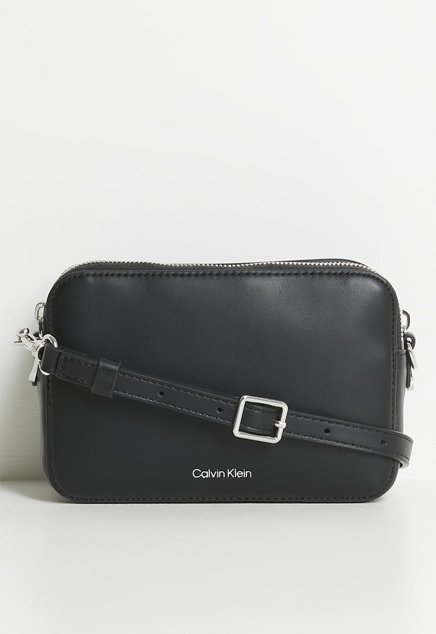 Calvin Klein - Webbing double strap camera bag - black / old silver